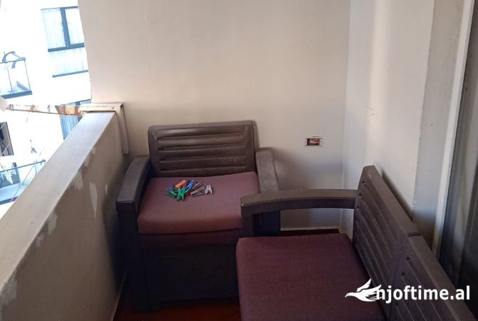 Shtepi me qera Apartament ne Tirane, 3+1, Mobilimi E mobiluar, Pagesa 45,000  Leke.
