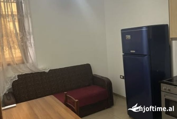 Shtepi me qera Apartament ne Tirane, 1+1, Mobilimi E mobiluar, Pagesa 300  Euro.
