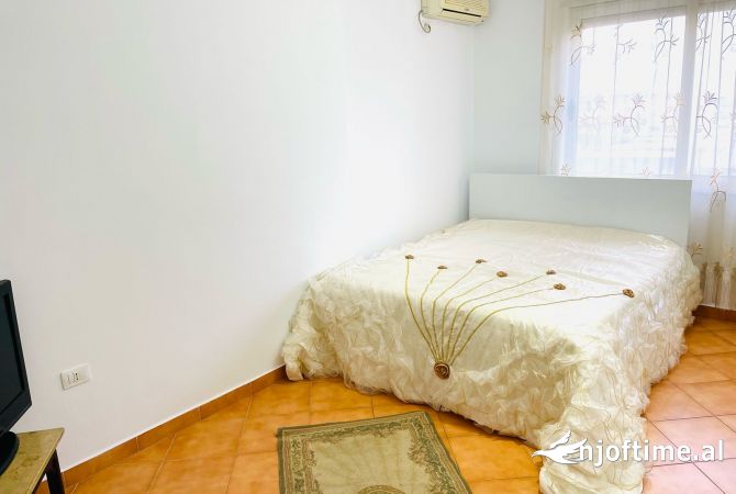 Shtepi me qera Apartament ne Tirane, 2+1, Mobilimi E mobiluar, Pagesa 500  Euro.