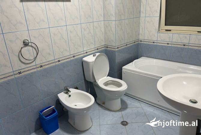 Shtepi me qera Apartament ne Tirane, 2+1, Mobilimi E mobiluar, Pagesa 500  Euro.