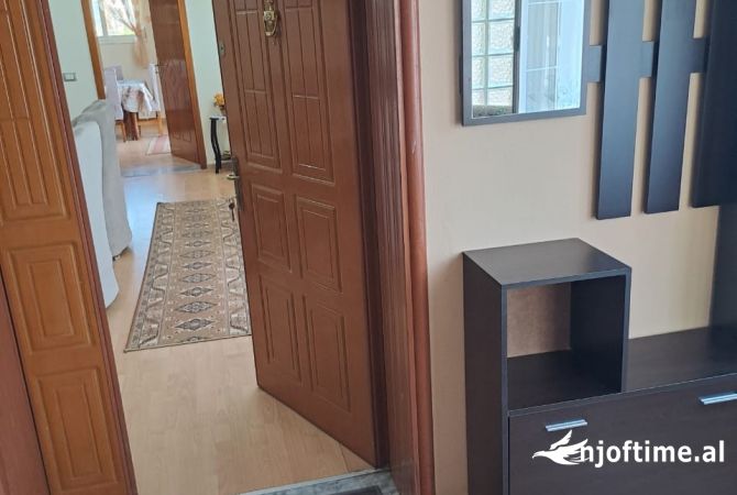 Shtepi me qera Apartament ne Tirane, 2+1, Mobilimi E mobiluar, Pagesa 450  Euro.