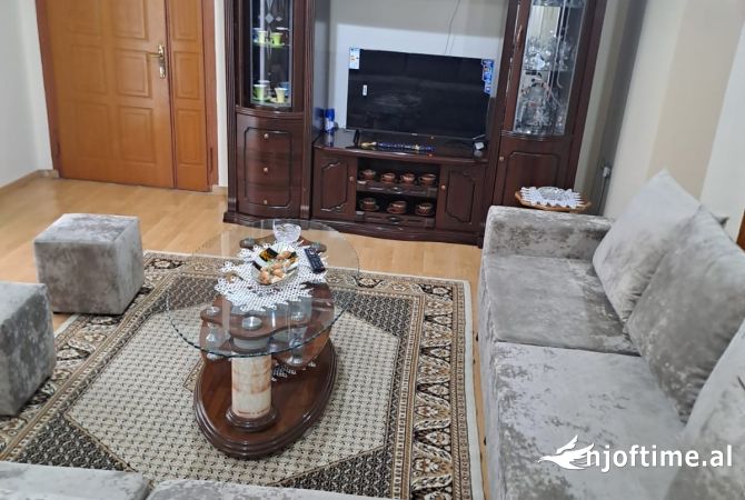 Shtepi me qera Apartament ne Tirane, 2+1, Mobilimi E mobiluar, Pagesa 450  Euro.