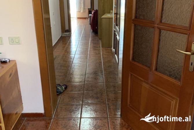 Shtepi me qera Apartament ne Tirane, 1+1, Mobilimi E mobiluar, Pagesa 450  Euro.