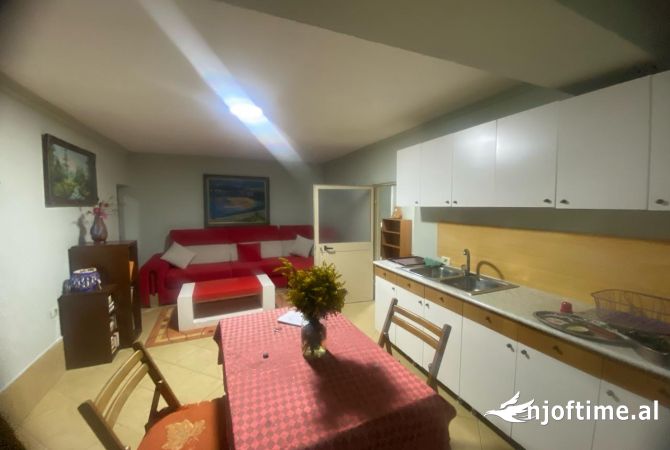 Shtepi me qera 1+1 ne Tirane - 40,000 Leke