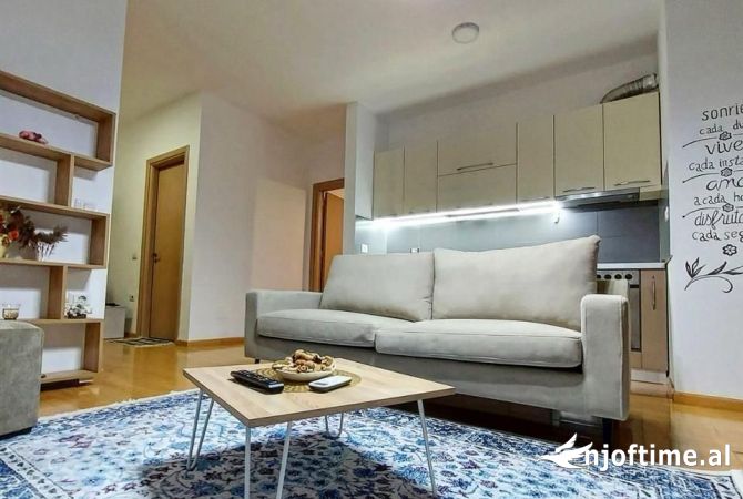Shtepi me qera Apartament ne Tirane, 2+1, Mobilimi E mobiluar, Pagesa 700  Euro.