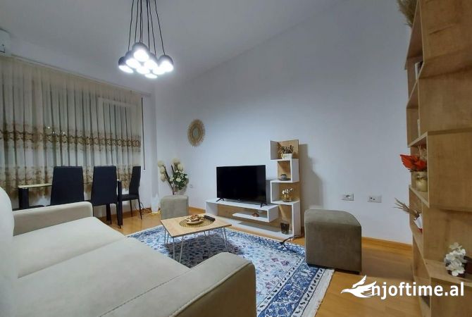 Shtepi me qera Apartament ne Tirane, 2+1, Mobilimi E mobiluar, Pagesa 700  Euro.