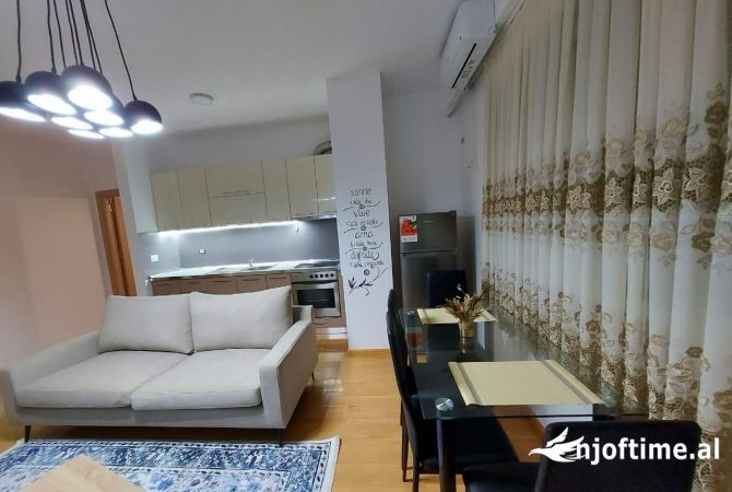 Shtepi me qera Apartament ne Tirane, 2+1, Mobilimi E mobiluar, Pagesa 700  Euro.