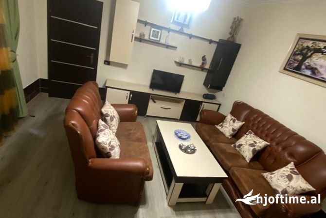 Shtepi me qera 2+1 ne Tirane - 40,000 Leke