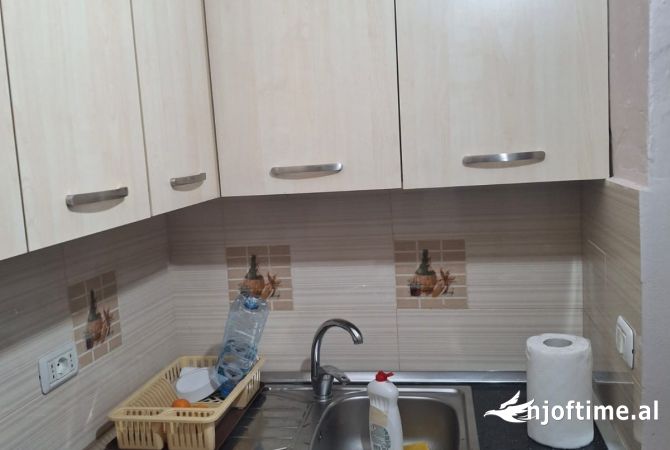 Shtepi me qera Apartament ne Tirane, 1+1, Mobilimi E mobiluar, Pagesa 45,000  Leke.