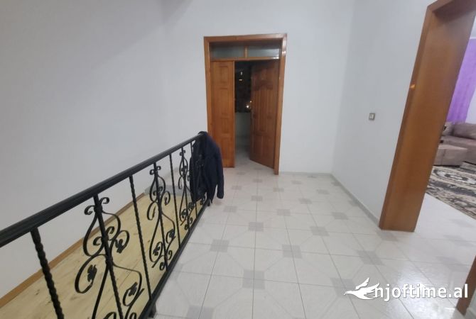 Shtepi me qera Apartament ne Tirane, 1+1, Mobilimi E mobiluar, Pagesa 38,000  Leke.