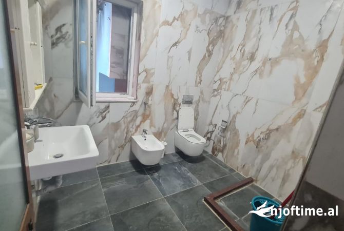 Shtepi me qera Apartament ne Tirane, 2+1, Mobilimi E mobiluar, Pagesa 500  Euro.