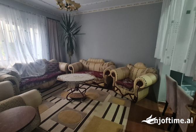 Shtepi me qera Apartament ne Tirane, 2+1, Mobilimi E mobiluar, Pagesa 500  Euro.