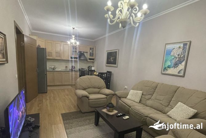 Shtepi me qera 2+1 ne Tirane - 450 Euro