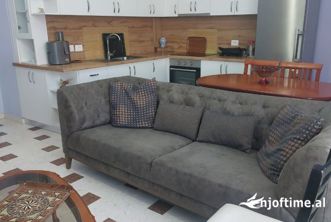 Casa in affitto 3+1 a Tirana - 800 Euro