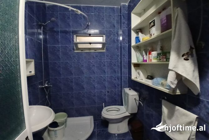 Shtepi ne shitje Apartament ne Tirane, 3+1, Mobilimi E mobiluar, Pagesa 150,000  Euro.