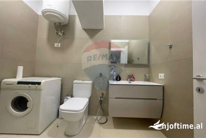 Shtepi ne shitje Apartament ne Tirane, 2+1, Mobilimi E mobiluar, Pagesa 184,000  Euro.