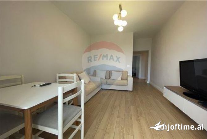 Shtepi ne shitje Apartament ne Tirane, 2+1, Mobilimi E mobiluar, Pagesa 184,000  Euro.