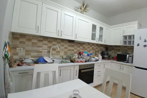 Shtepi me qera 2+1 ne Tirane - 58,000 Leke