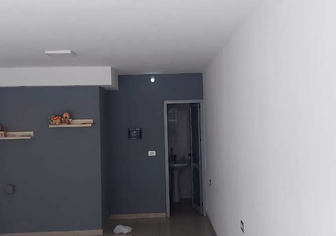 Ambient biznesi me qera 3+1 ne Tirane - 33,000 Leke