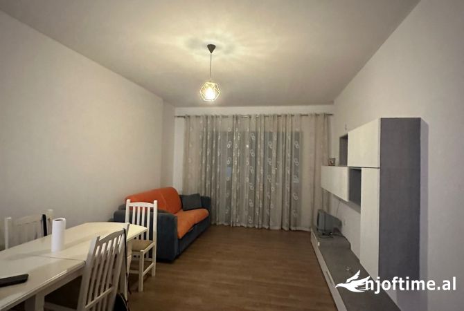 Shtepi me qera 2+1 ne Tirane - 400 Euro
