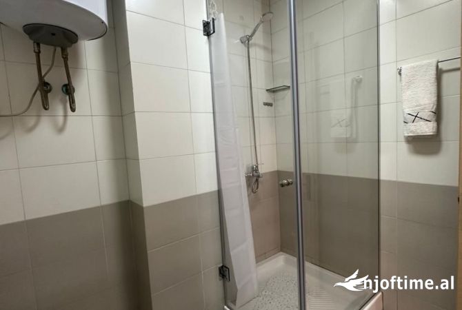 Shtepi me qera Apartament ne Tirane, 2+1, Mobilimi E mobiluar, Pagesa 850  Euro.