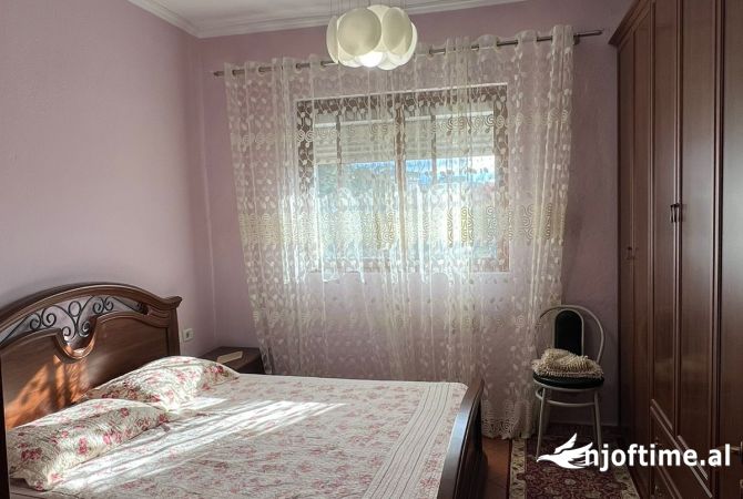 Shtepi me qera Apartament ne Tirane, 2+1, Mobilimi E mobiluar, Pagesa 450  Euro.