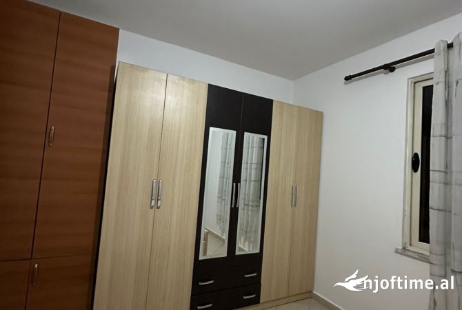 Shtepi me qera Apartament ne Tirane, 2+1, Mobilimi E mobiluar, Pagesa 400  Euro.