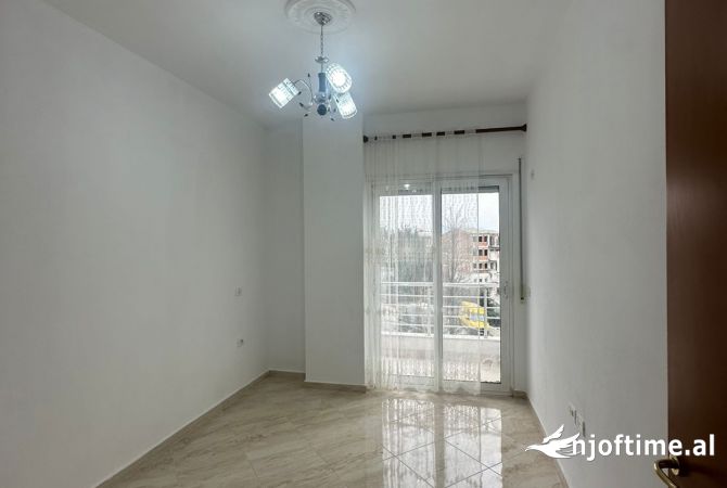 Shtepi ne shitje 1+1 ne Tirane - 80,000 Euro