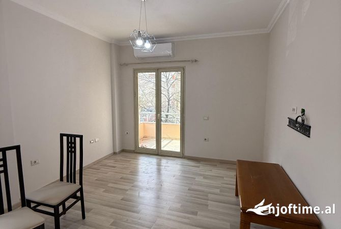 Shtepi me qera Apartament ne Tirane, 2+1, Mobilimi E mobiluar, Pagesa 45,000  Leke.