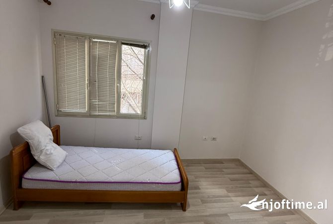 Shtepi me qera Apartament ne Tirane, 2+1, Mobilimi E mobiluar, Pagesa 45,000  Leke.