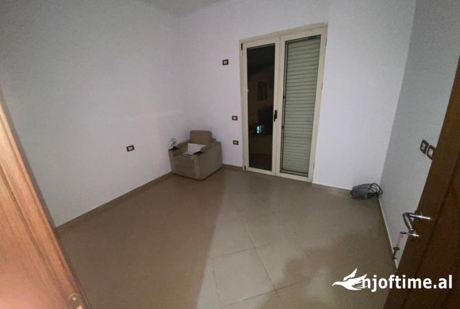 Shtepi me qera 2+1 ne Tirane - 35,000 Leke