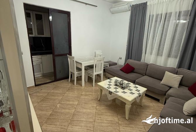 Shtepi me qera 2+1 ne Tirane - 40,000 Leke