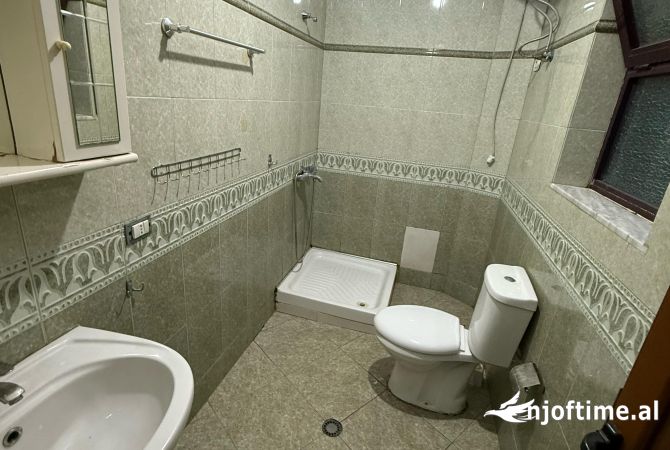 Shtepi me qera Apartament ne Tirane, 2+1, Mobilimi E mobiluar, Pagesa 40,000  Leke.