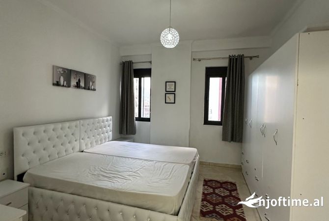 Shtepi me qera Apartament ne Tirane, 2+1, Mobilimi E mobiluar, Pagesa 450  Euro.