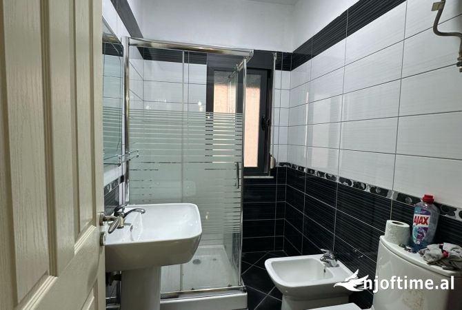 Shtepi me qera Apartament ne Tirane, 2+1, Mobilimi E mobiluar, Pagesa 450  Euro.