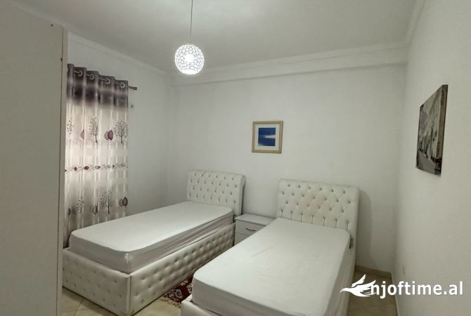 Shtepi me qera Apartament ne Tirane, 2+1, Mobilimi E mobiluar, Pagesa 450  Euro.
