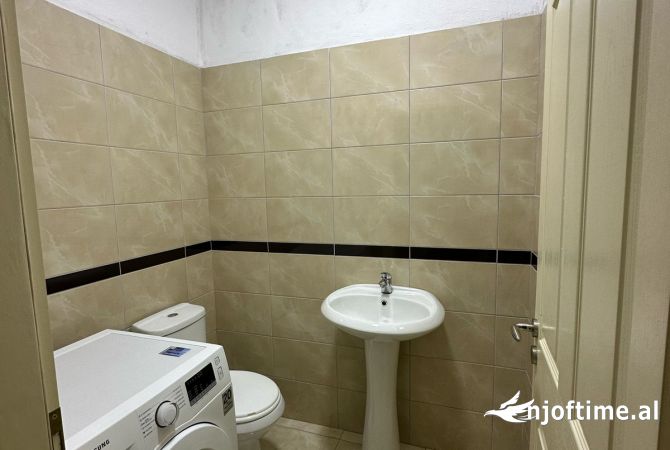 Shtepi me qera Apartament ne Tirane, 2+1, Mobilimi E mobiluar, Pagesa 450  Euro.