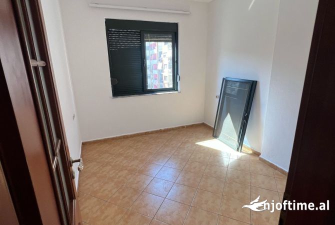 Shtepi me qera 2+1 ne Tirane - 350 Euro