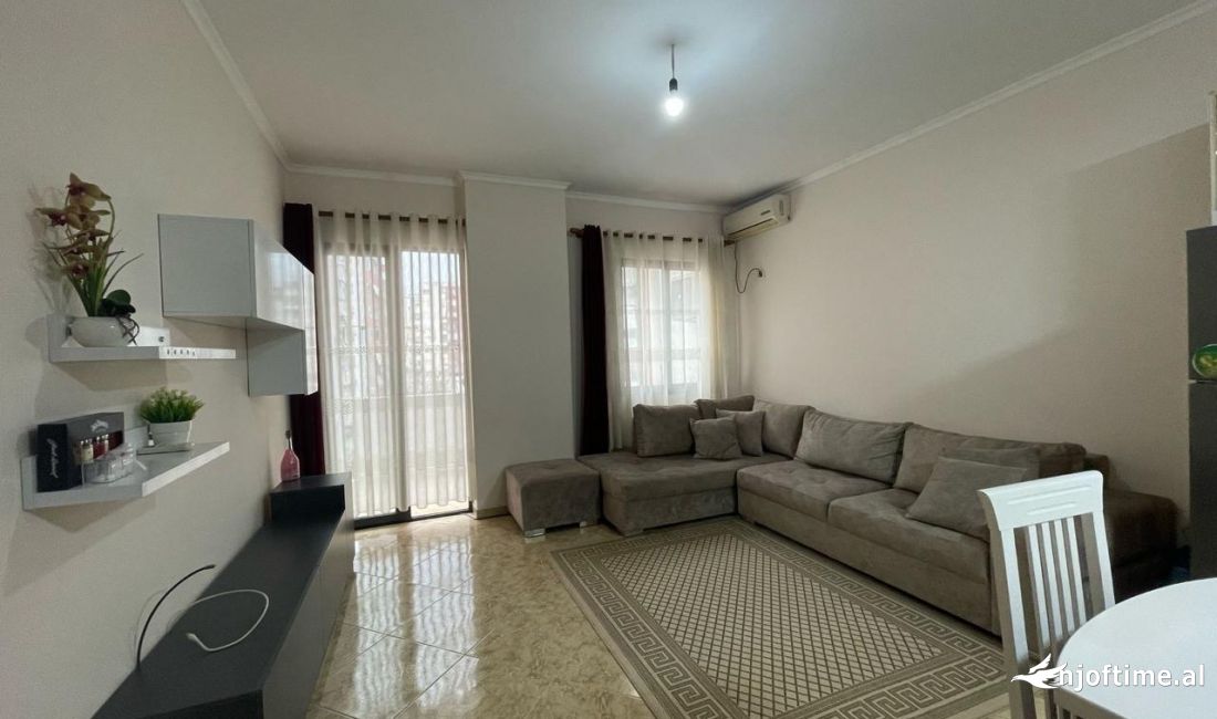 Shtepi me qera Apartament ne Tirane, 1+1, Mobilimi E mobiluar, Pagesa 380  Euro.