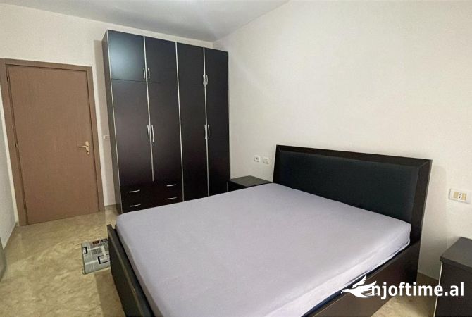 Shtepi me qera Apartament ne Tirane, 1+1, Mobilimi E mobiluar, Pagesa 380  Euro.