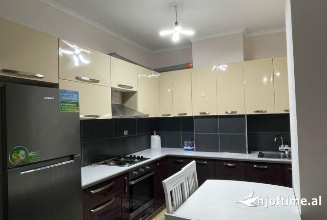 Shtepi me qera Apartament ne Tirane, 1+1, Mobilimi E mobiluar, Pagesa 380  Euro.