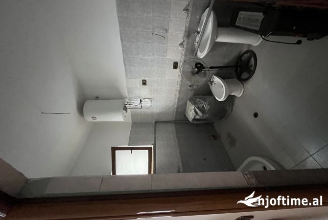 Shtepi me qera Shtepi Private ne Tirane, 3+1, Mobilimi Bosh, pa mobiluar, Pagesa 45,000  Leke.