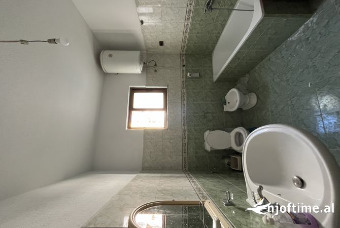 Shtepi me qera Shtepi Private ne Tirane, 3+1, Mobilimi Bosh, pa mobiluar, Pagesa 45,000  Leke.