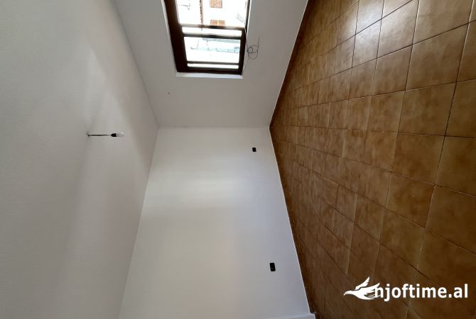 Shtepi me qera Shtepi Private ne Tirane, 3+1, Mobilimi Bosh, pa mobiluar, Pagesa 45,000  Leke.