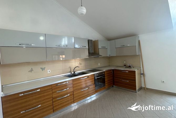 Shtepi me qera 2+1 ne Tirane - 40,000 Leke