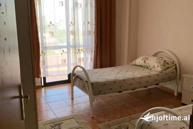 Shtepi me qera Apartament ne Tirane, 2+1, Mobilimi E mobiluar, Pagesa 500  Euro.