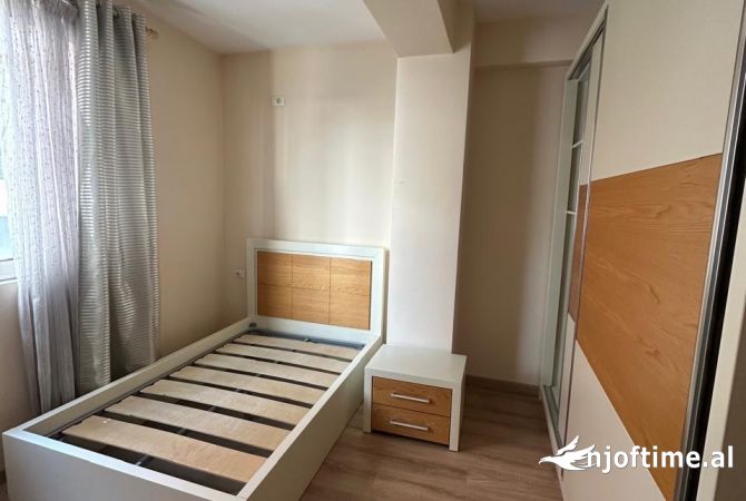 Shtepi me qera Apartament ne Tirane, 2+1, Mobilimi E mobiluar, Pagesa 500  Euro.