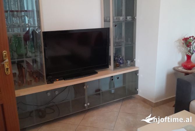 Shtepi me qera Apartament ne Tirane, 2+1, Mobilimi E mobiluar, Pagesa 600  Euro.