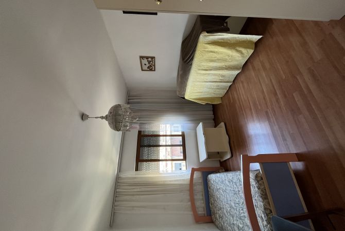 Shtepi me qera Apartament ne Tirane, 2+1, Mobilimi E mobiluar, Pagesa 450  Euro.