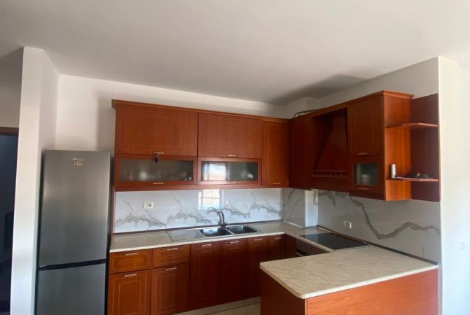 Shtepi me qera 2+1 ne Tirane - 450 Euro